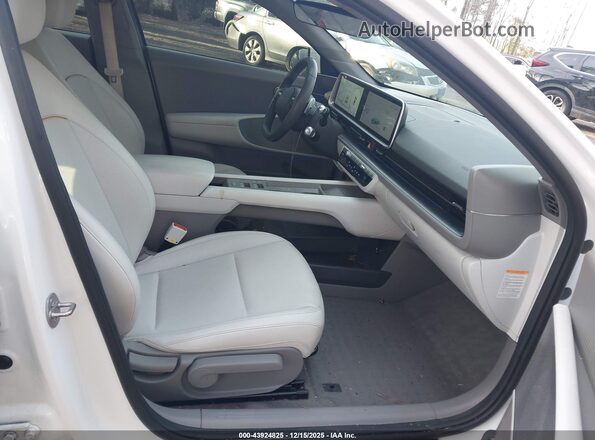 KMHM34AC1PA020086 2023 HYUNDAI IONIQ 6 White Widok wnętrza z przodu