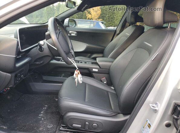 KMHM34AC1PA043173 2023 HYUNDAI IONIQ Silver წინა სალონის ხედი