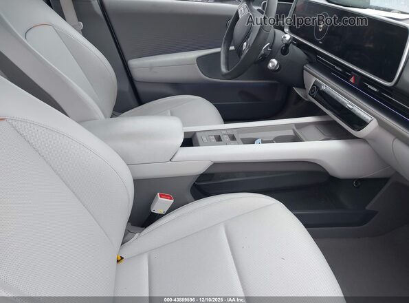 KMHM34AC4PA020437 2023 HYUNDAI IONIQ 6 Белый Вид салона спереди
