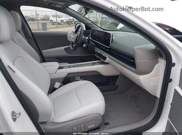 KMHM54AA2RA061175 2024 HYUNDAI IONIQ 6 White Widok wnętrza z przodu