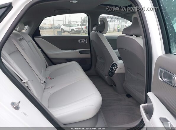 KMHM54AA2RA061175 2024 HYUNDAI IONIQ 6 White Widok naklejki z numerem VIN