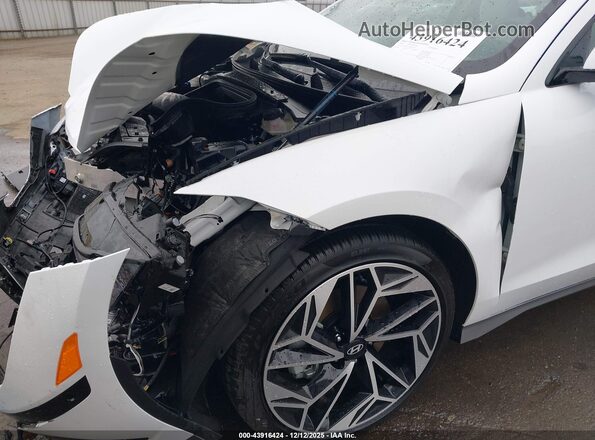 KMHM54AA2RA061175 2024 HYUNDAI IONIQ 6 White 