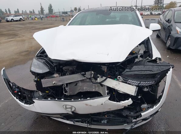 KMHM54AA2RA061175 2024 HYUNDAI IONIQ 6 White Widok wnętrza z tyłu