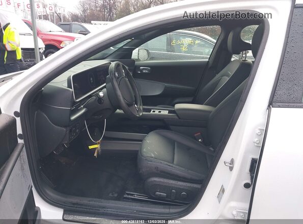 KMHM54AC5PA047950 2023 HYUNDAI IONIQ 6 White Front interior view