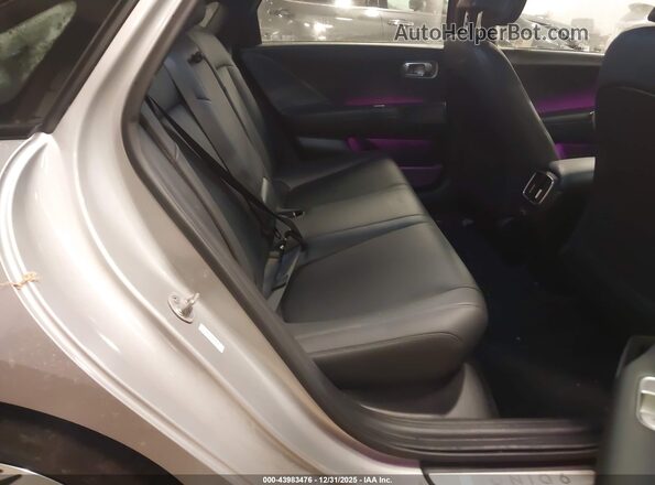 KMHM54AC8RA054877 2024 HYUNDAI IONIQ 6 Silver VIN կոդի պիտակի տեսք