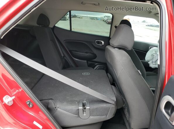 KMHRB8A32MU063975 2021 HYUNDAI VENUE Красный Вид задней части салона