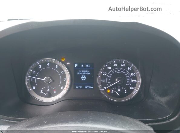 KMHRB8A32MU098385 2021 HYUNDAI VENUE White Widok tylnych siedzeń