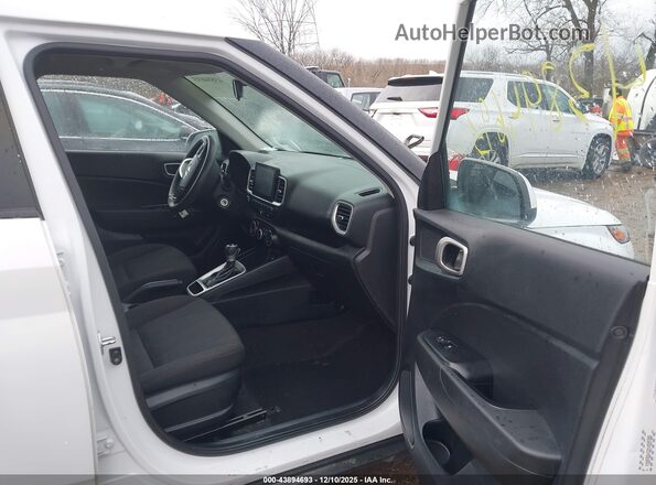 KMHRB8A32MU098385 2021 HYUNDAI VENUE White Widok wnętrza z przodu