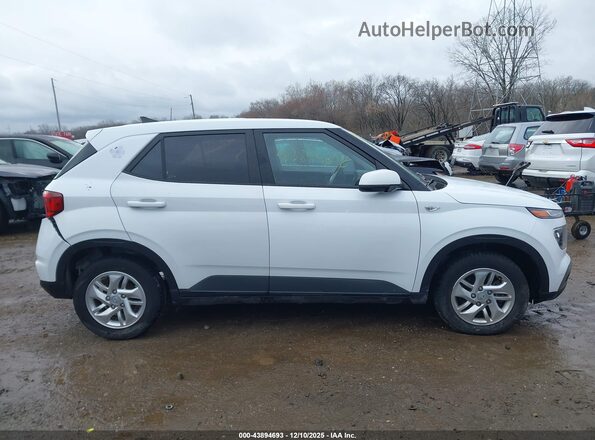 KMHRB8A32MU098385 2021 HYUNDAI VENUE White Widok wnętrza z tyłu