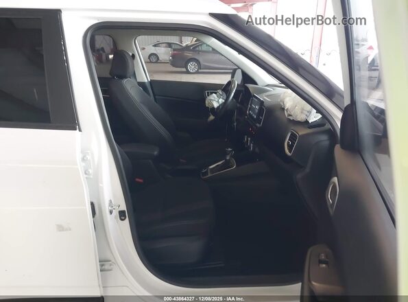 KMHRC8A32PU222298 2023 HYUNDAI VENUE White წინა სალონის ხედი