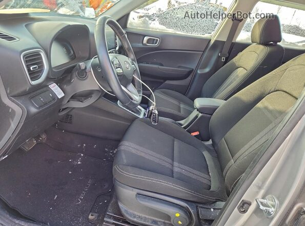KMHRC8A32PU240803 2023 HYUNDAI VENUE Silver Вид салону спереду