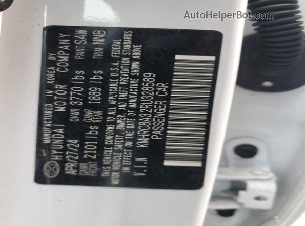 KMHRC8A32RU328589 2024 HYUNDAI VENUE White Widok komory silnika
