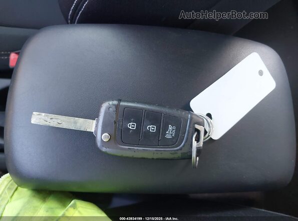 KMHRC8A34LU025420 2020 HYUNDAI VENUE Серебряный Вид панели приборов
