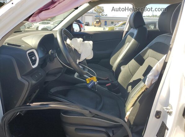 KMHRC8A34PU212663 2023 HYUNDAI VENUE White Front interior view