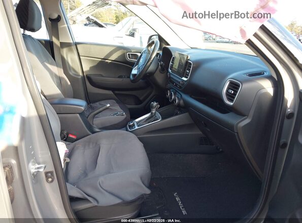 KMHRC8A35LU038094 2020 HYUNDAI VENUE Gray Front interior view