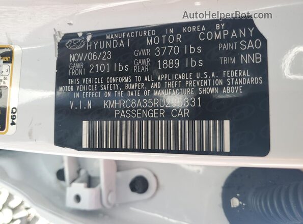 KMHRC8A35RU295331 2024 HYUNDAI VENUE White Widok naklejki z numerem VIN