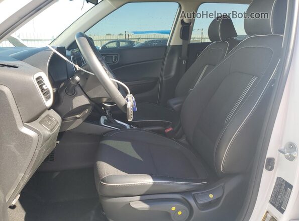 KMHRC8A35RU295331 2024 HYUNDAI VENUE White Widok wnętrza z przodu