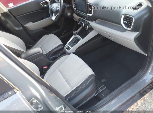 KMHRC8A37LU034533 2020 HYUNDAI VENUE Серый Вид салона спереди