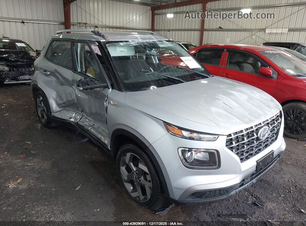 KMHRC8A37MU108616 2021 HYUNDAI VENUE Silver Front view