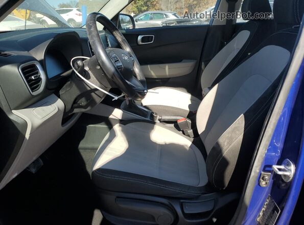 KMHRC8A37PU212320 2023 HYUNDAI VENUE Blue Vista interior delantera