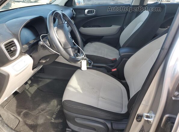 KMHRC8A38PU257301 2023 HYUNDAI VENUE Silver Front interior view