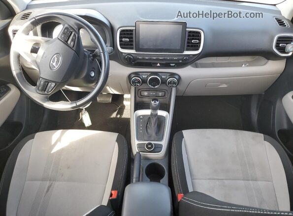 KMHRC8A38PU257301 2023 HYUNDAI VENUE Silver Dashboard view