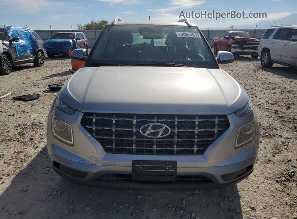 KMHRC8A38PU257301 2023 HYUNDAI VENUE Silver Front view