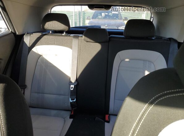 KMHRC8A3XMU105869 2021 HYUNDAI VENUE Gray Rear seats view