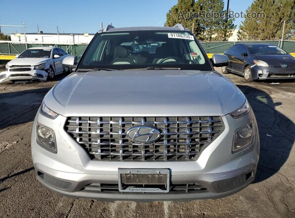 KMHRC8A3XMU105869 2021 HYUNDAI VENUE Gray Front view