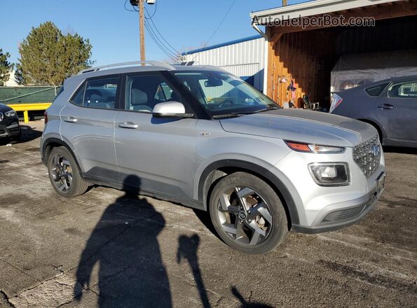 KMHRC8A3XMU105869 2021 HYUNDAI VENUE Gray Front right