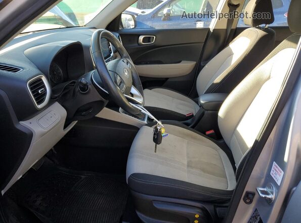 KMHRC8A3XMU105869 2021 HYUNDAI VENUE Gray Front interior view