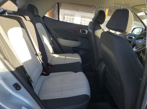 KMHRC8A3XMU105869 2021 HYUNDAI VENUE Gray Rear interior view