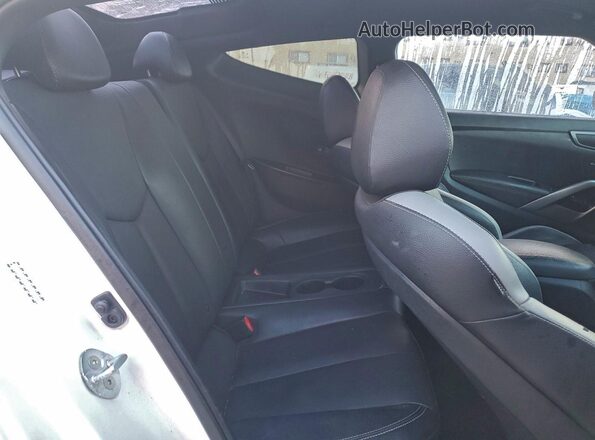 KMHTC6AE6GU302568 2016 HYUNDAI VELOSTER White Rear seats view