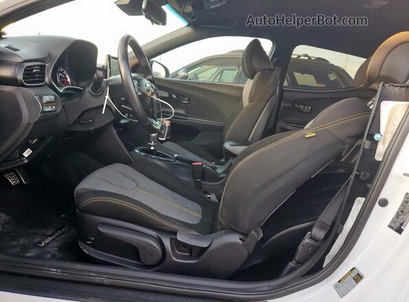 KMHTH6AB6LU030718 2020 HYUNDAI VELOSTER Белый Вид салона спереди