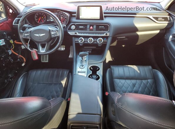 KMTG34LE8LU047148 2020 GENESIS G70 Red Widok deski rozdzielczej