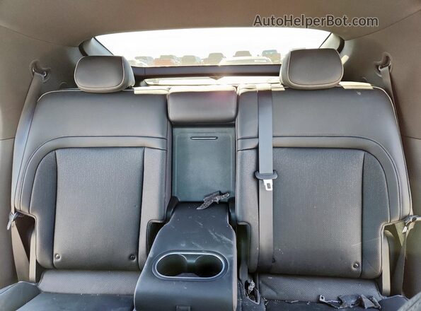 KMUKCDTC9PU013844 2023 GENESIS GV60 Gray Widok tylnych siedzeń