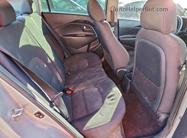 KNADM4A37G6653371 2016 KIA RIO Silver Widok tylnych siedzeń