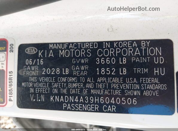 KNADN4A39H6040506 2017 KIA RIO White Widok komory silnika