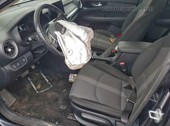 KNAF55AC5N5145964 2022 KIA FORTE Black Вид салону спереду