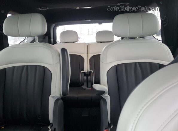 KNDAEFS50R6020163 2024 KIA EV9 Gray Rear seats view