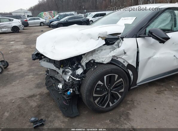 KNDC3DLC2N5042665 2022 KIA EV6 White წინა ხედი