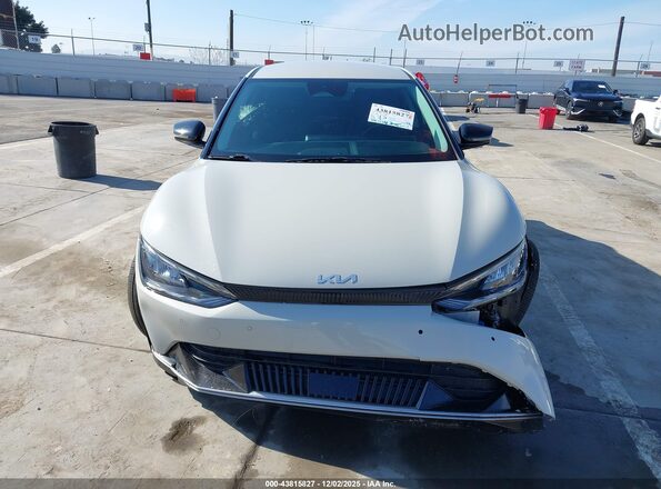 KNDC3DLC7N5082403 2022 KIA EV6 Beige Սարքավորումների վահանակի տեսք