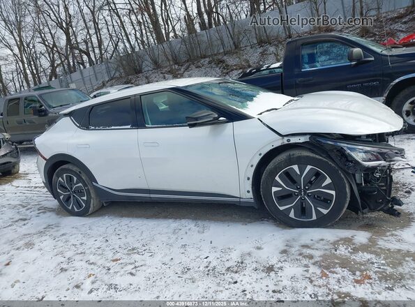 KNDC3DLC7R5616375 2024 KIA EV6 White Սալոնի հետևի տեսք