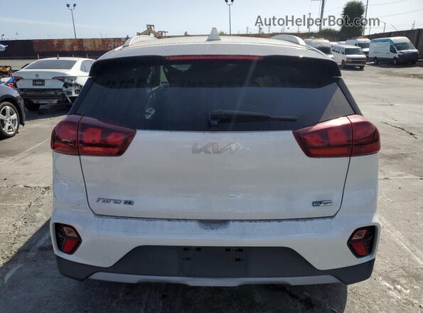KNDCB3LC1N5533242 2022 KIA NIRO White Widok z tyłu