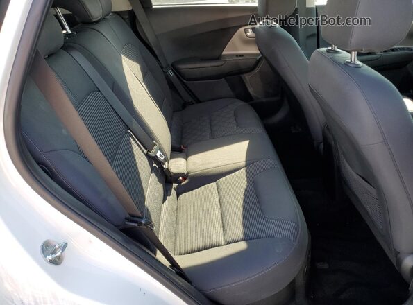 KNDCB3LC3M5471809 2021 KIA NIRO White Widok wnętrza z tyłu