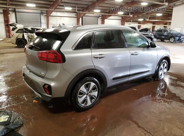 KNDCB3LC6N5499573 2022 KIA NIRO Silver Trasero derecho