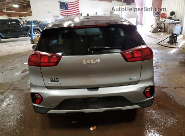 KNDCB3LC6N5499573 2022 KIA NIRO Silver Vista trasera
