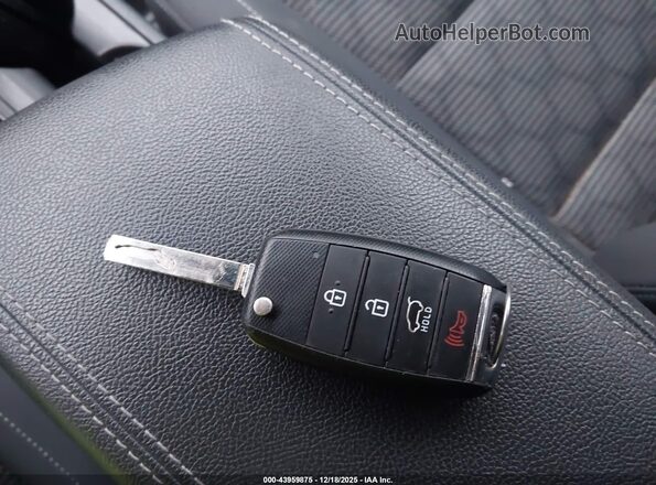 KNDCB3LC7H5047703 2017 KIA NIRO Красный Вид панели приборов