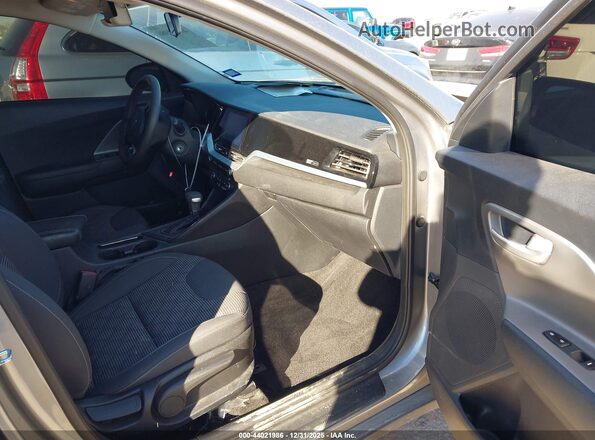 KNDCB3LCXN5541470 2022 KIA NIRO Gray Vista interior delantera