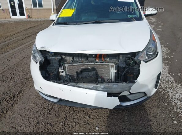 KNDCC3LC2H5033365 2017 KIA NIRO Белый Вид задней части салона